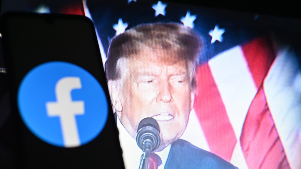 Donald Trump, das Facebook-Logo und die amerikanische Flagge