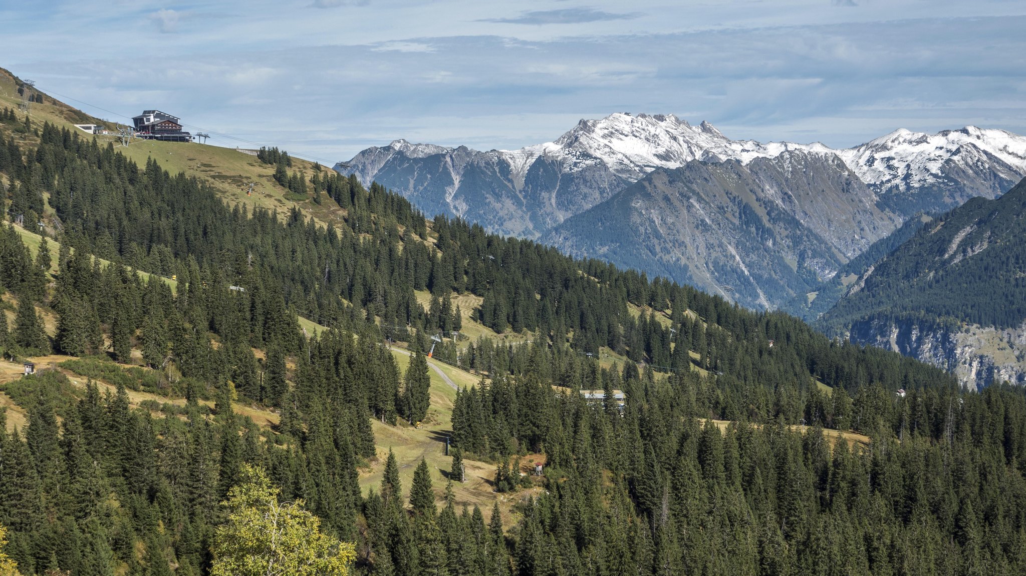 Auf dem Bild sieht man den Ausblick auf das Nebelhorn in Oberstdorf im Oberallgäu | Bild: dpa/Harry Laub Auf dem Bild sieht man den Ausblick auf das Nebelhorn in Oberstdorf im Oberallgäu