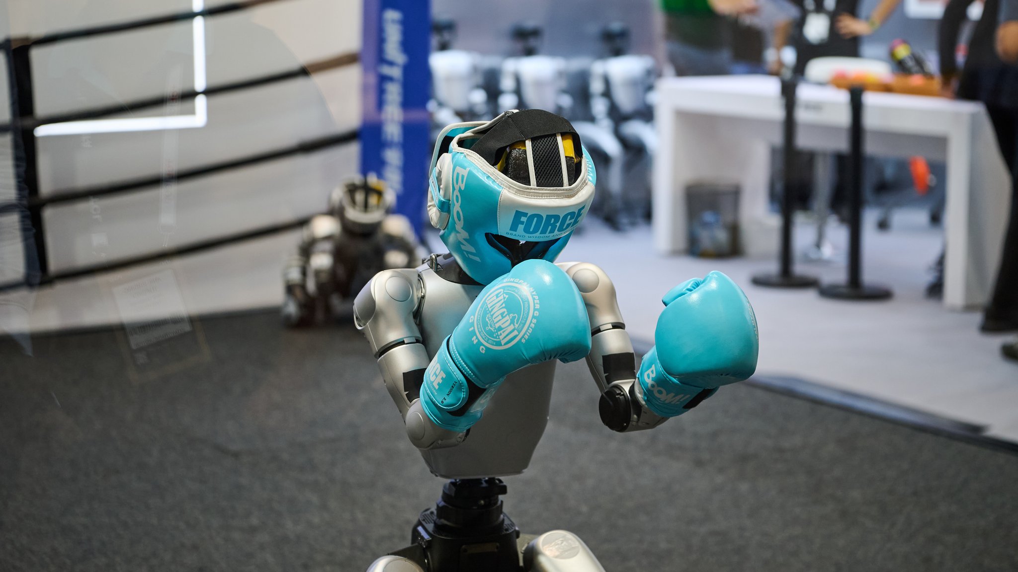 Humanoide Roboter beim Faustkampf im Ring, aufgenommen am 04.09.2026 auf der Internationalen Funkausstellung IFA 2026 in Berlin. 