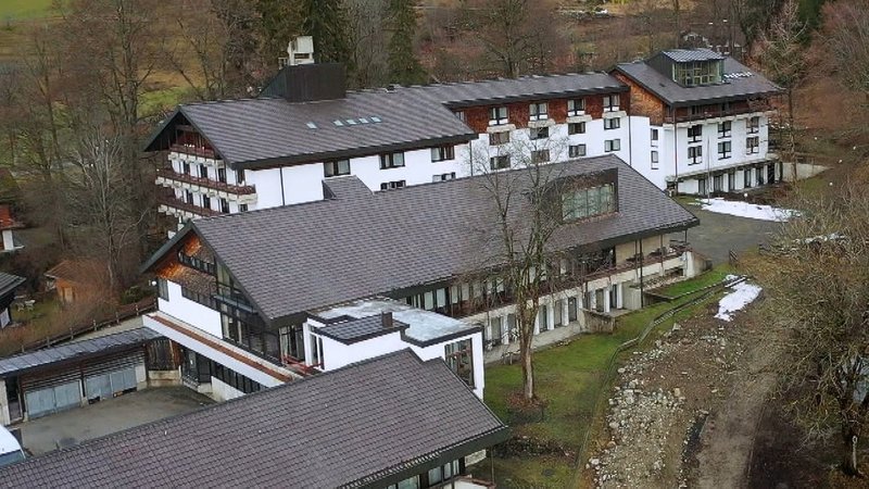 Drei Frauen sind wegen Pflegemissständen in der Seniorenresidenz Schliersee angeklagt. | Bild: Bayerischer Rundfunk Drei Frauen sind wegen Pflegemissständen in der Seniorenresidenz Schliersee angeklagt.