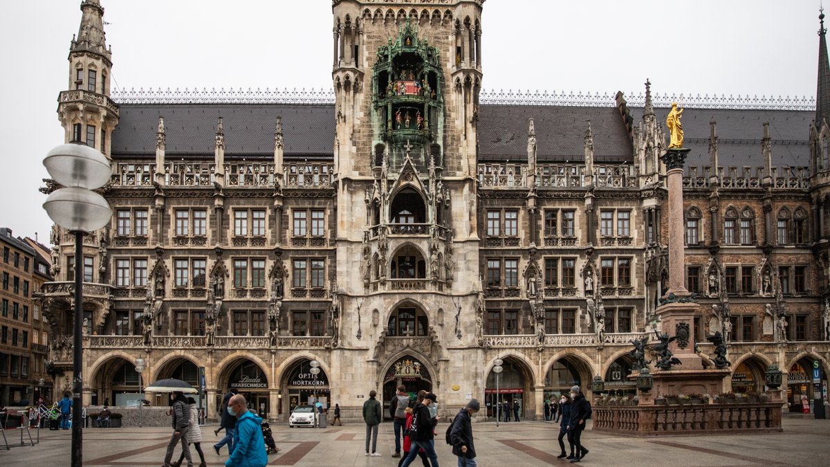 Am Samstag lud die Landeshauptstadt München alle frisch volljährig gewordenen Münchner zum Feiern ins Neue Rathaus ein.