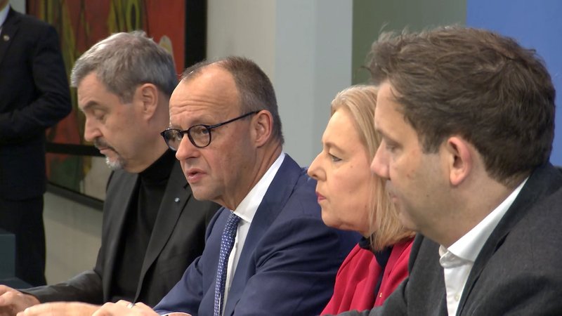 Die Spitzen der schwarz-roten Bundesregierung: Söder, Merz, Bas, Klingbeil. | Bild: BR Die Spitzen der schwarz-roten Bundesregierung: Söder, Merz, Bas, Klingbeil.