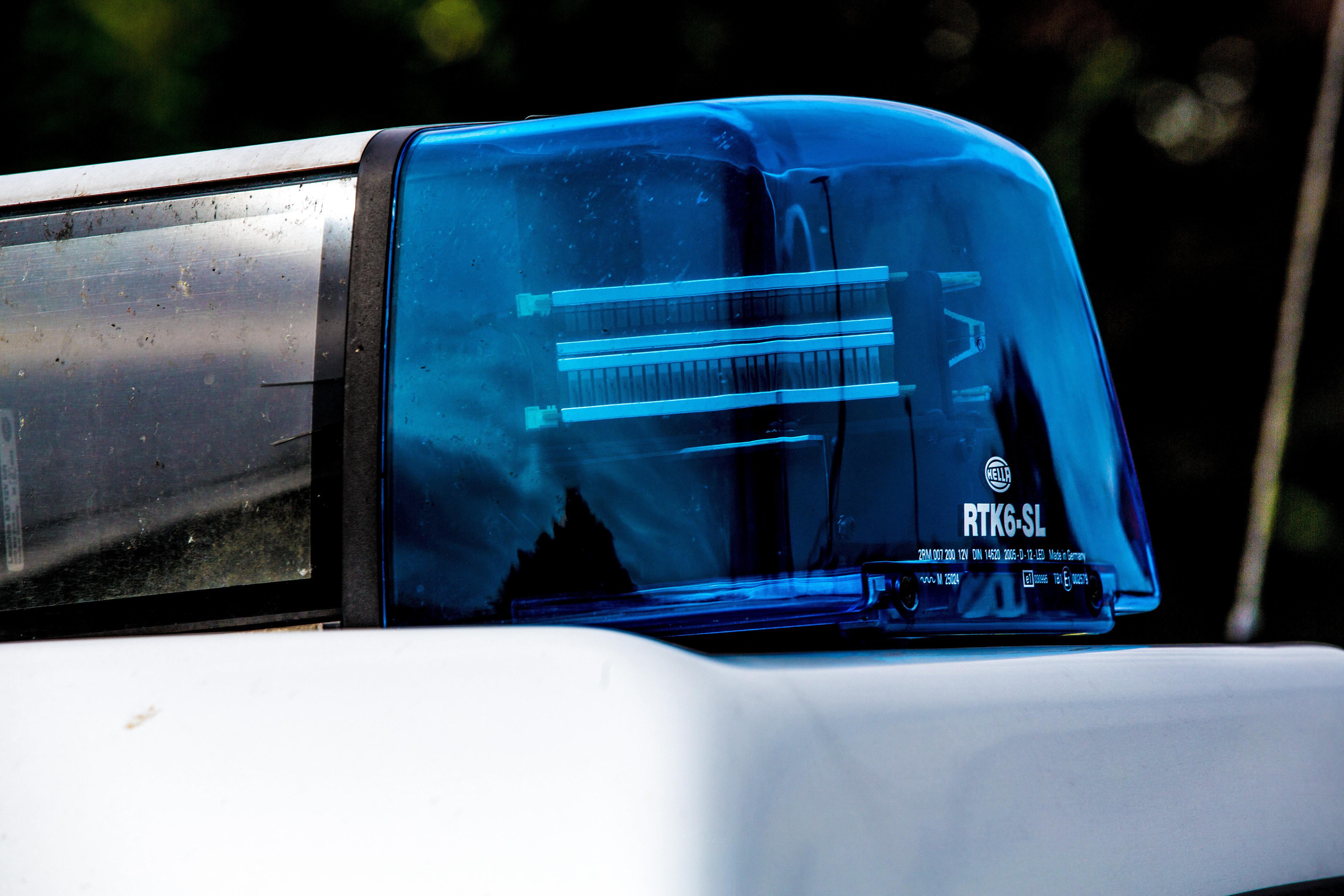 Blaulicht auf einem Streifenwagen (Archivaufnahme)