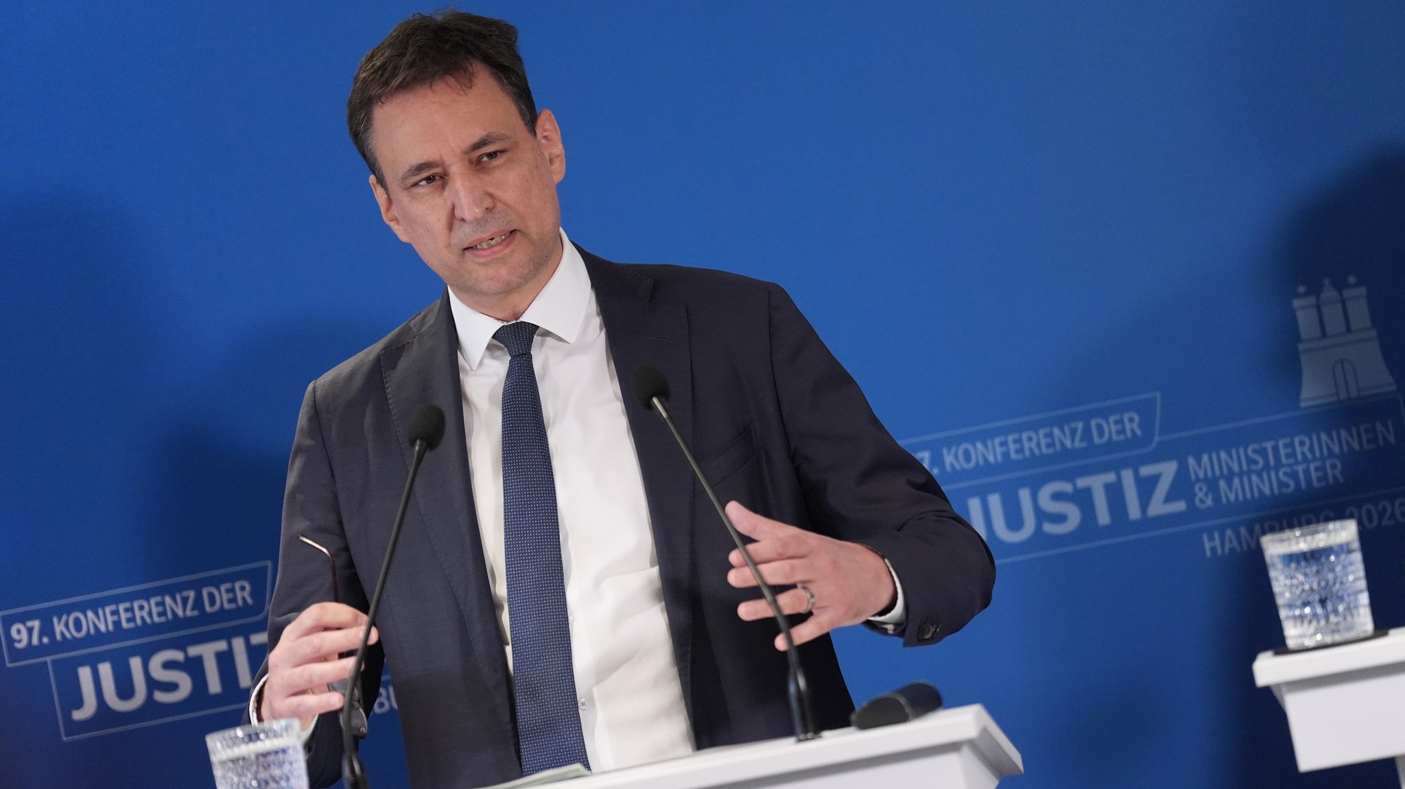 "Wieder mehr Freiheit": Justizminister Eisenreich tritt zurück