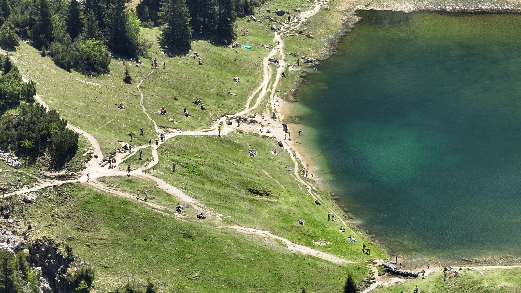 Saufgelage, Wildcampen, Feuer: Wenn der Bergsee zum Badesee wird