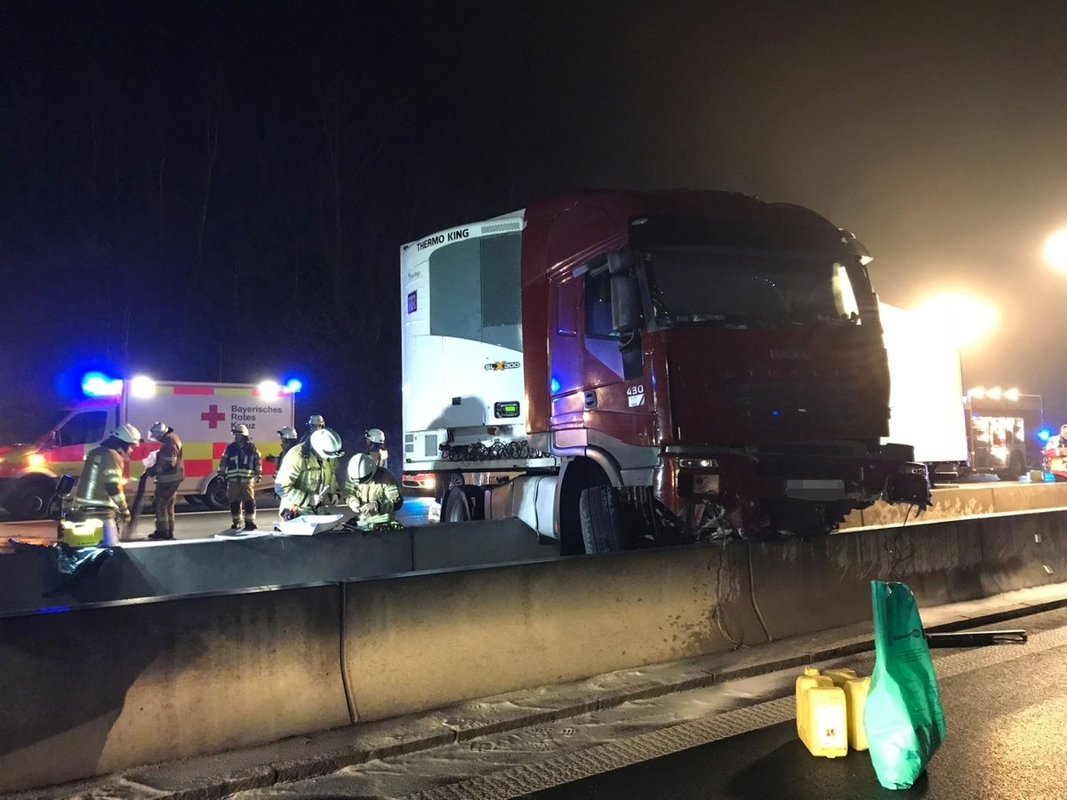 Blockierte Rettungsgasse: Lkw-Unfall auf A9 bei Münchberg