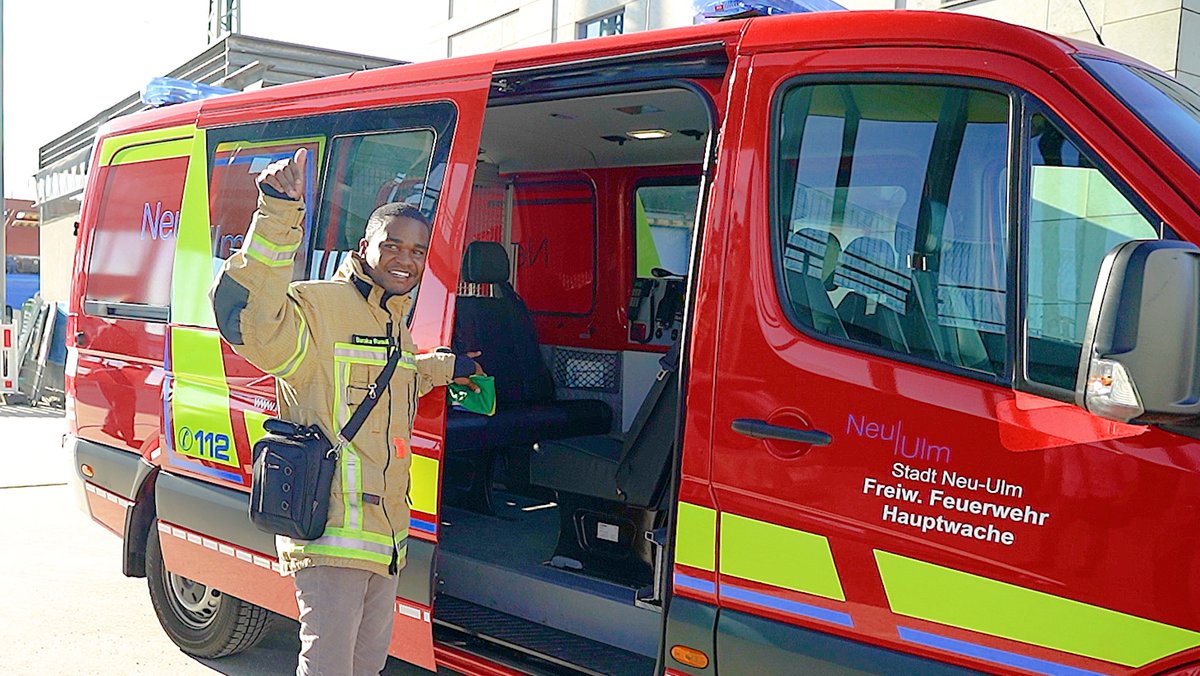 Feuerwehrmann aus Tansania macht Praktikum in Neu-Ulm
