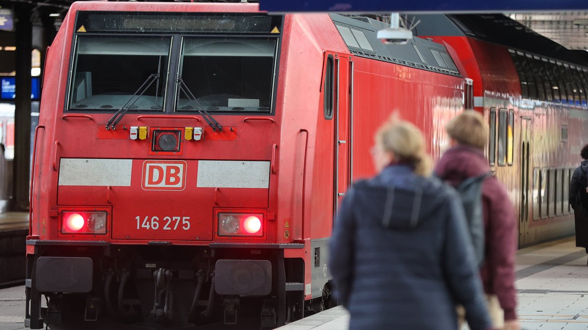 Falscher Bahn-Mitarbeiter fährt im Lokführerstand mit