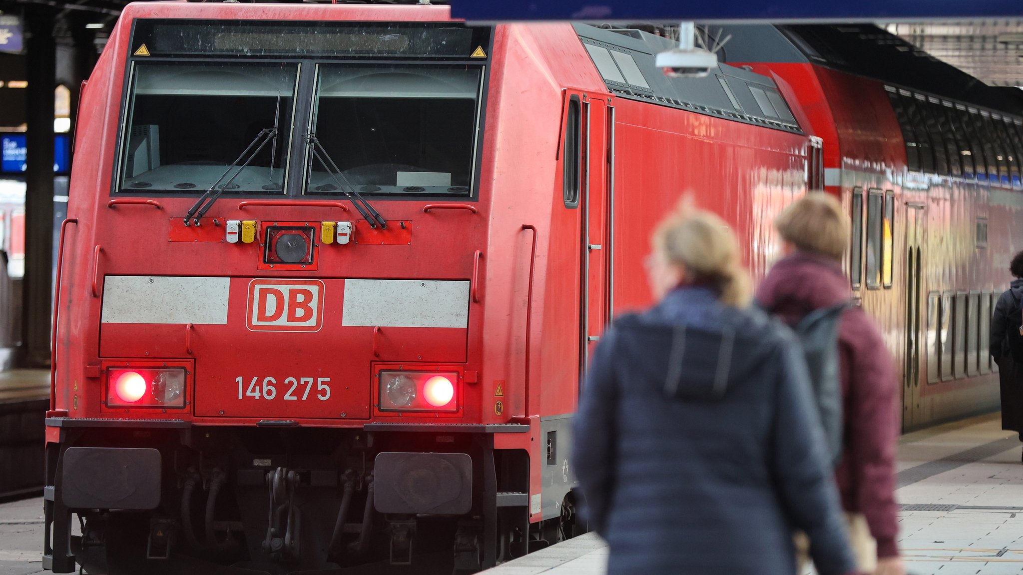 Falscher Bahn-Mitarbeiter fährt im Lokführerstand mit