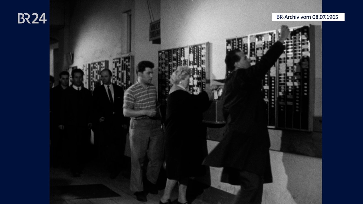 Mitarbeiter beim Ausstempeln