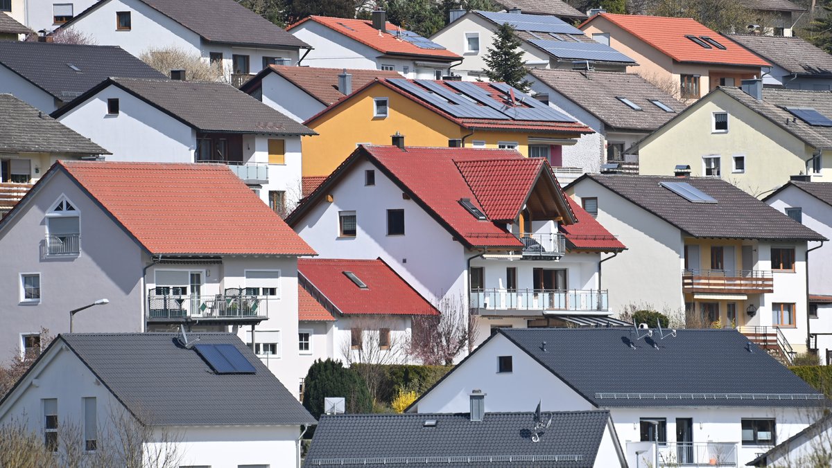 Symbolbild Erbschaftssteuer: Häuser in einer bayerischen Ortschaft