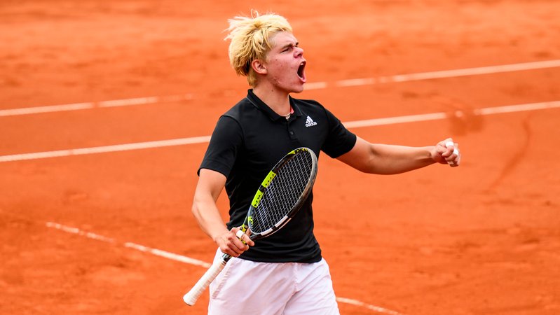 Völlig überraschend erreicht der erst 17-jährige Diego Dedura-Palomero die nächste Runde beim ATP-Turnier in München. | Bild: picture alliance/dpa | Tom Weller Völlig überraschend erreicht der erst 17-jährige Diego Dedura-Palomero die nächste Runde beim ATP-Turnier in München.