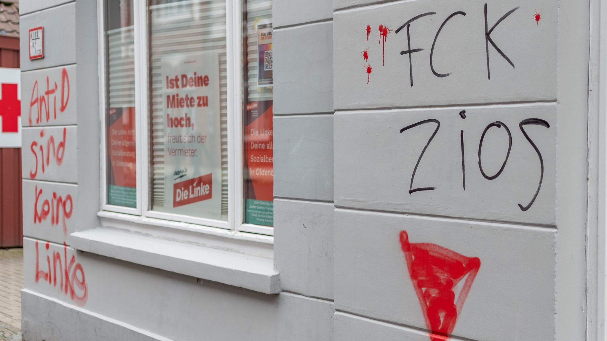 Antisemitische Schmiererei an einem Parteibüro der Linken | Bild: picture alliance / Eibner-Pressefoto | Eibner-Pressefoto/Fabian Steffen Antisemitische Schmiererei an einem Parteibüro der Linken