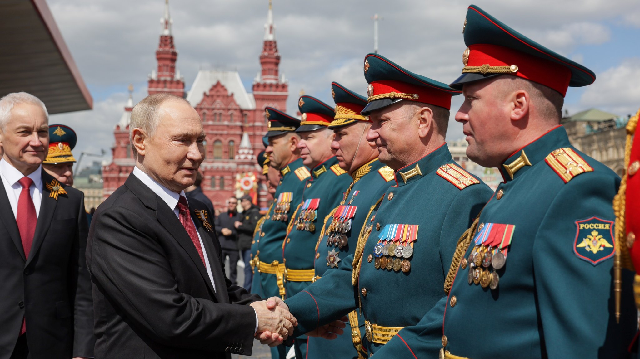 "Schlingen Kaviar in sich hinein": Kritik an Putins Generälen