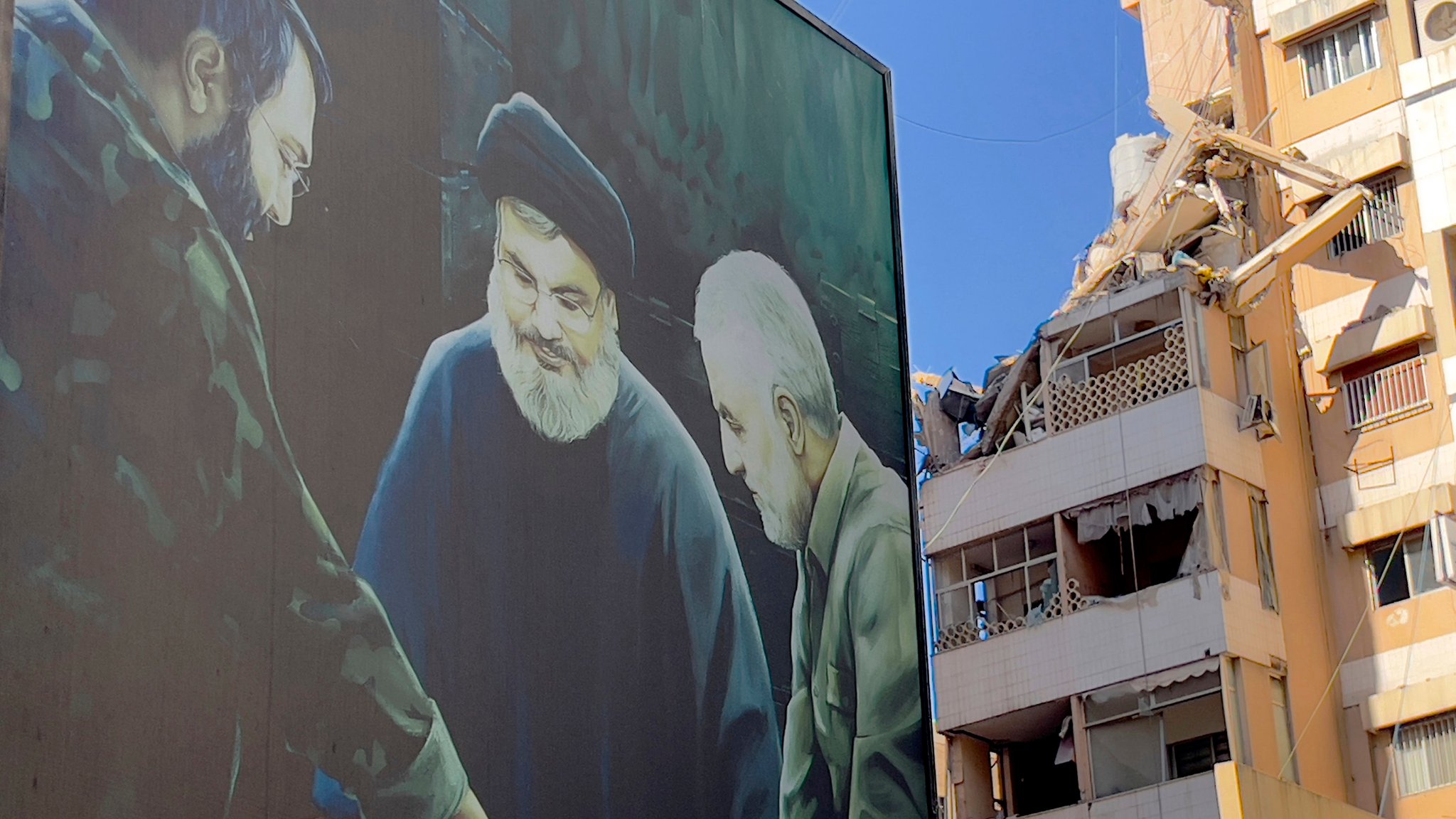 Ein Plakat in Libanons Hauptstadt Beirut zeigt die Hisbollah-Leitungspersonen Mughnijeh und Nasrallah und den General der iranischen Revolutionsgarden, Soleimani