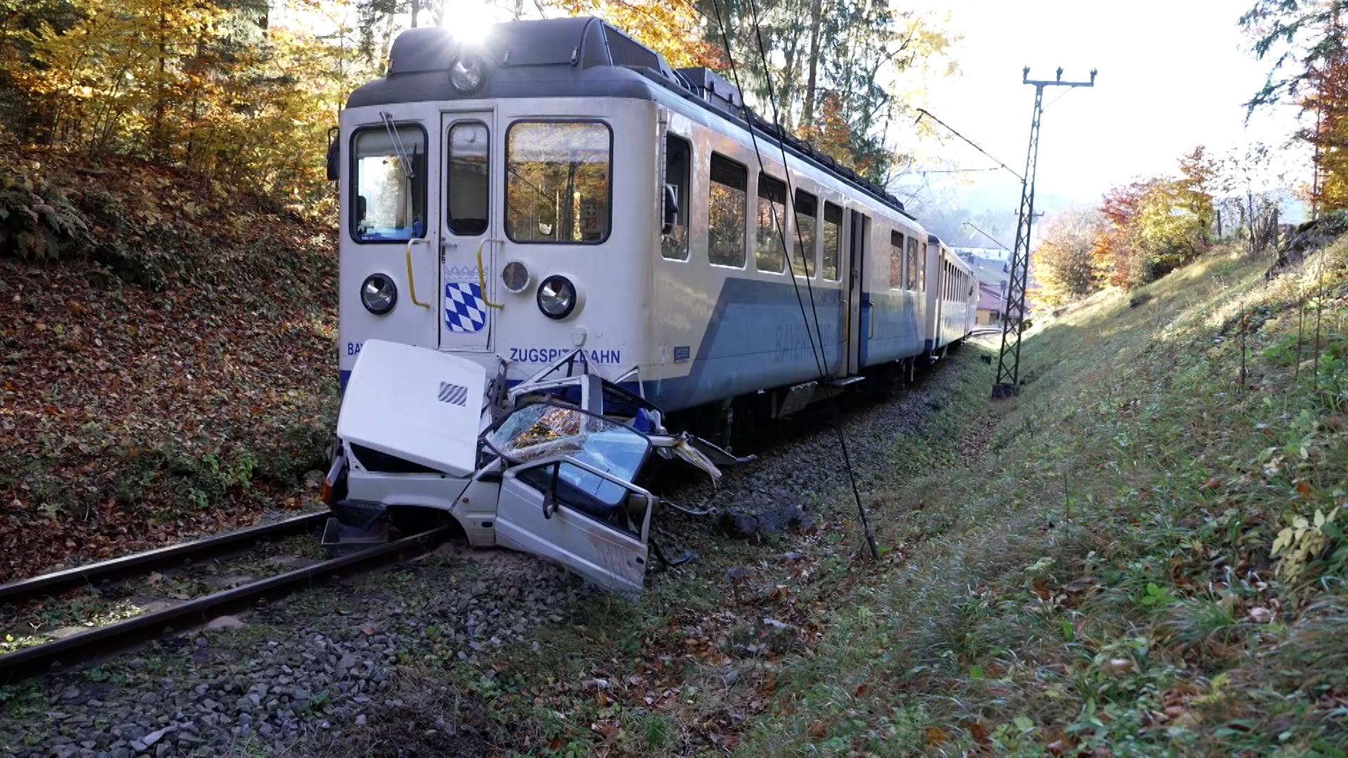83 jahriger autofahrer stirbt bei zusammenstoss mit zahnradbahn br24