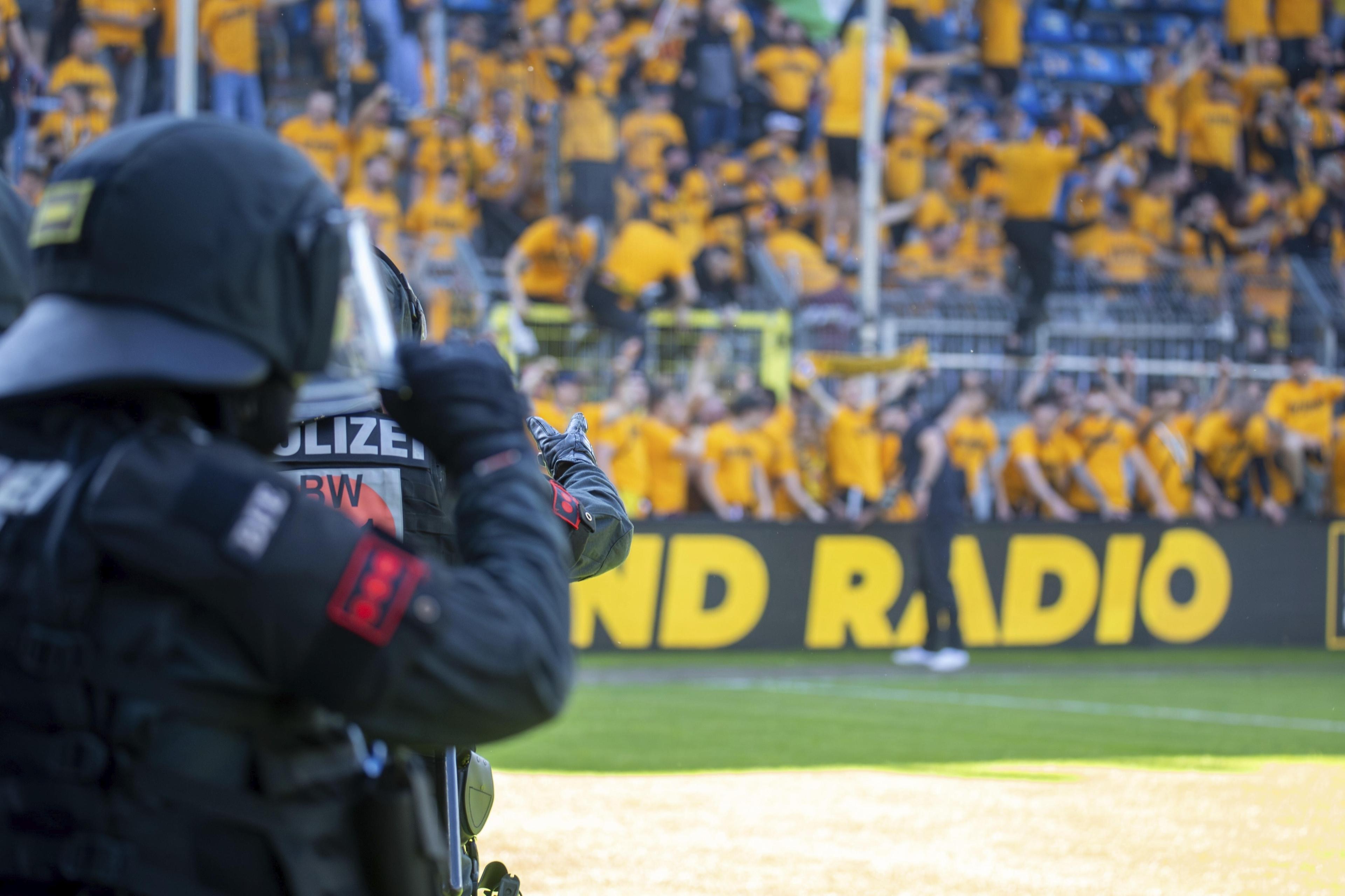 Polizeieinsatz bei Fußballspiel von Dynamo Dresden
