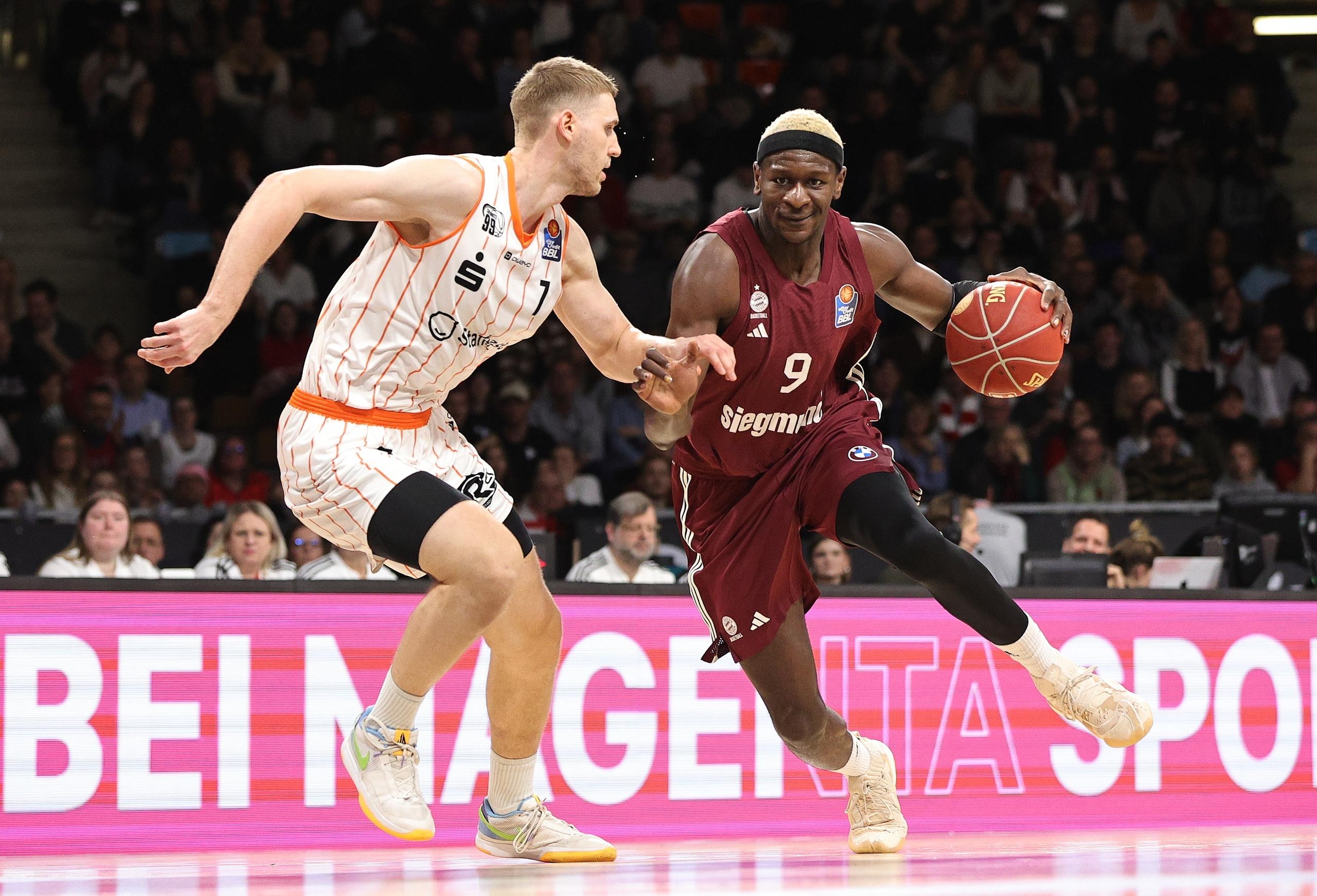 Zweikampf Isaac Bonga Jonas Richter