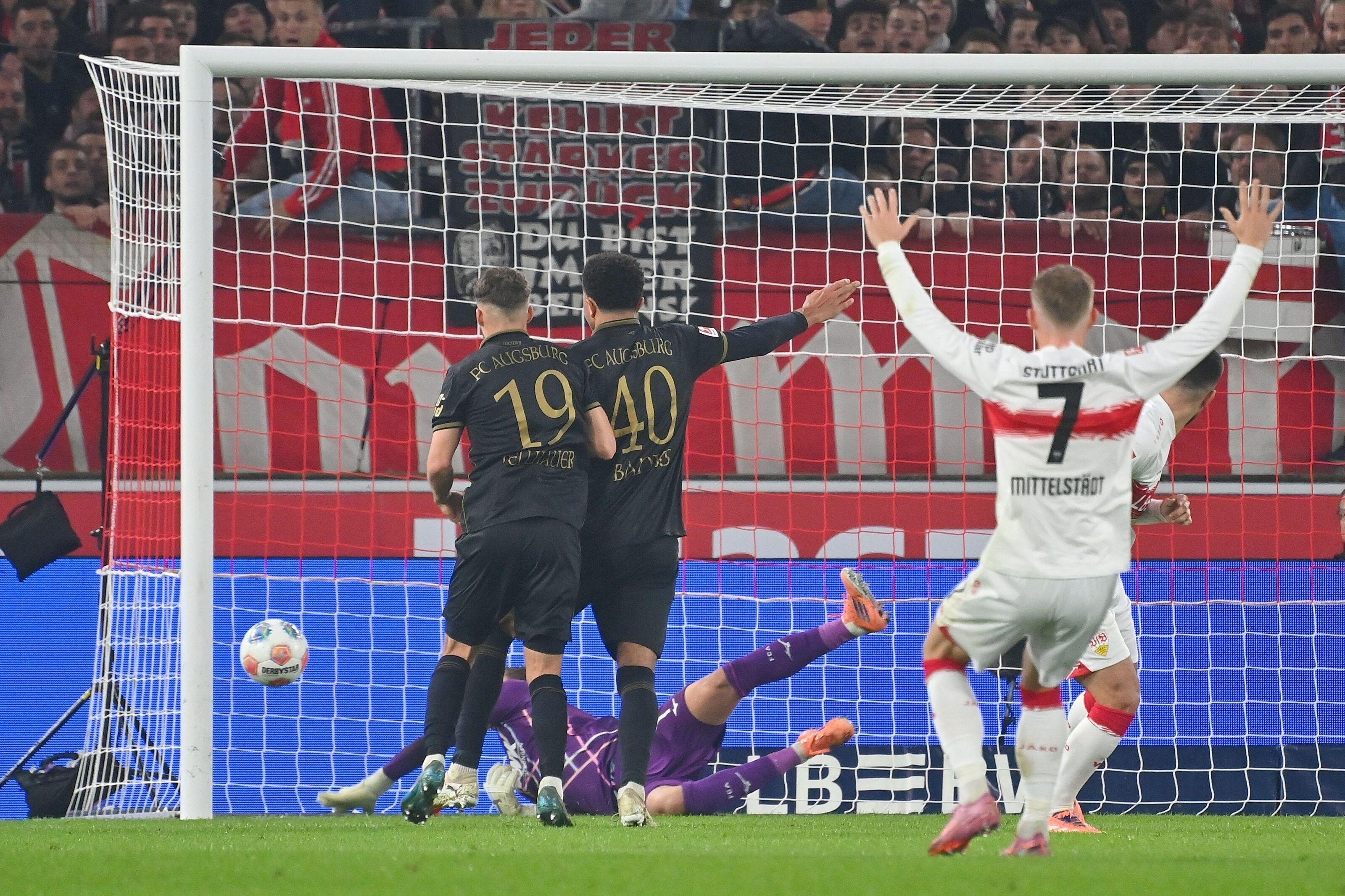 Spielszene VfB Stuttgart - FC Augsburg