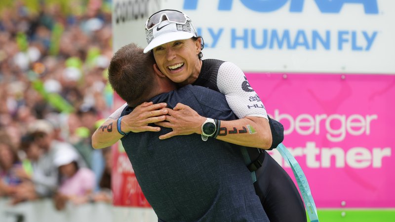 Anne Haug feiert die Weltbestzeit beim Challenge Roth | Bild: Henry Lai Anne Haug feiert die Weltbestzeit beim Challenge Roth