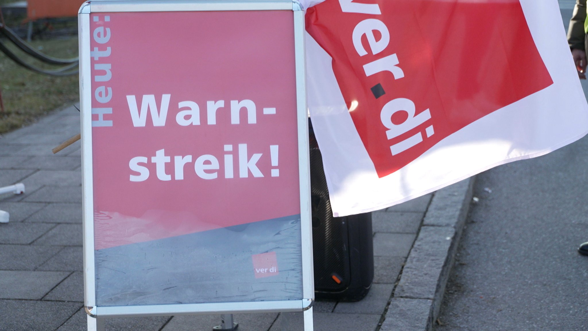 Die Gewerkschaft Verdi erhöht vor der nächsten Runde im Tarifkonflikt mit der Post den Druck. 