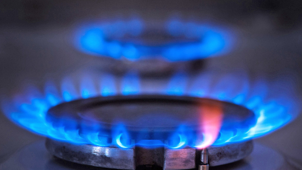 Gas-Kunden müssen neue Umlage zahlen - Habeck: "notwendig" | Bild: BR Gas-Kunden müssen neue Umlage zahlen - Habeck: "notwendig"
