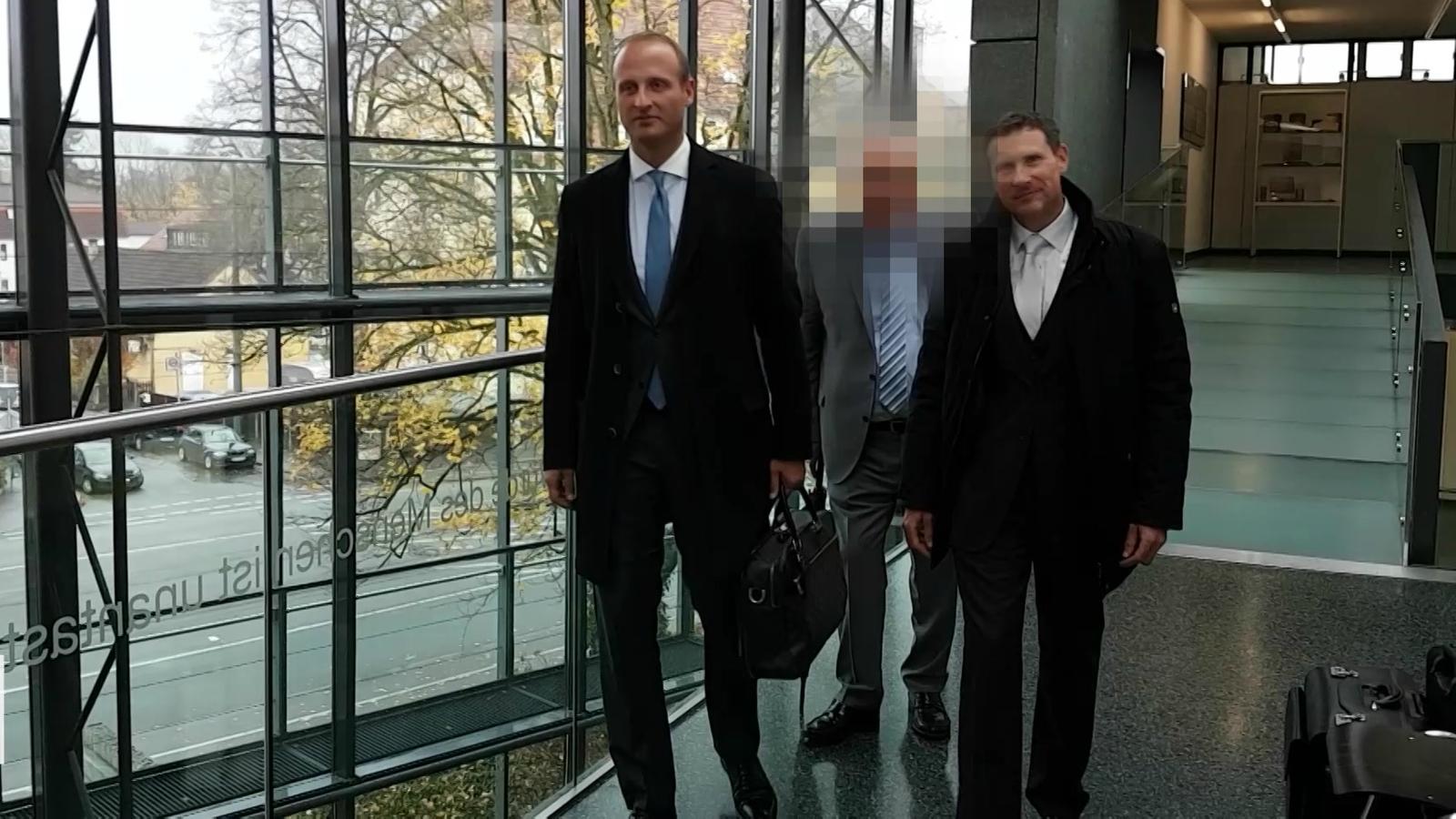 Landgericht Augsburg Drei Jahre Haft für Pflegevermittler BR24