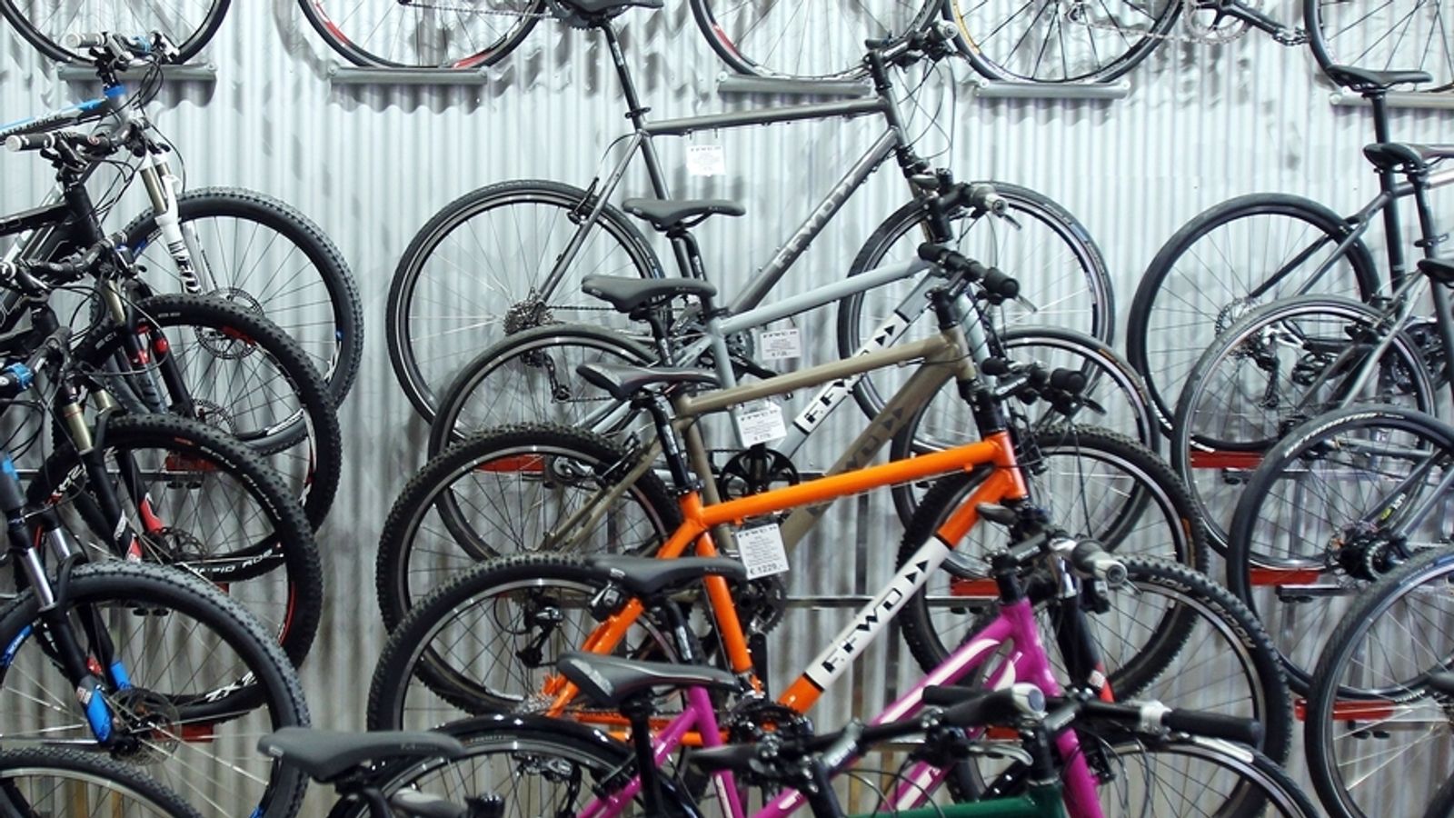 Fahrräder im Wert von 140.000 Euro in Roth gestohlen - BR24