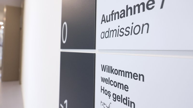 ANKER-Zentrum für Asylbewerber in München | Bild: picture alliance/dpa | Karl-Josef Hildenbrand ANKER-Zentrum für Asylbewerber in München