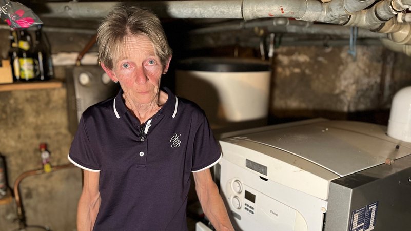 Jutta Kistler in ihrem Heizungskeller | Bild: BR/Herz Jutta Kistler in ihrem Heizungskeller