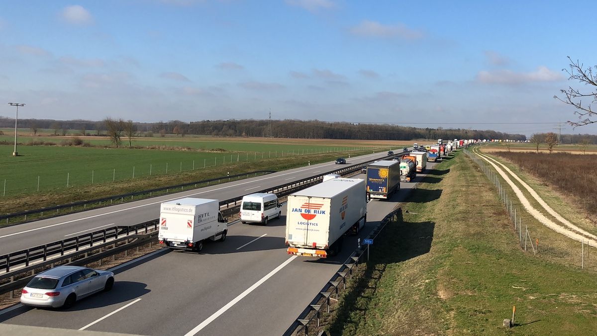 Vier Pkw Insassen Sterben Bei Unfall Auf Der A3 Br24