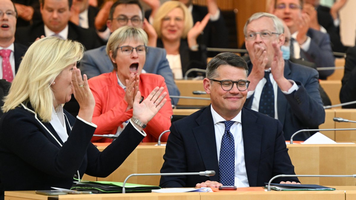 Der CDU-Politiker Rhein ist zum neuen hessischen Ministerpräsidenten gewählt worden. 