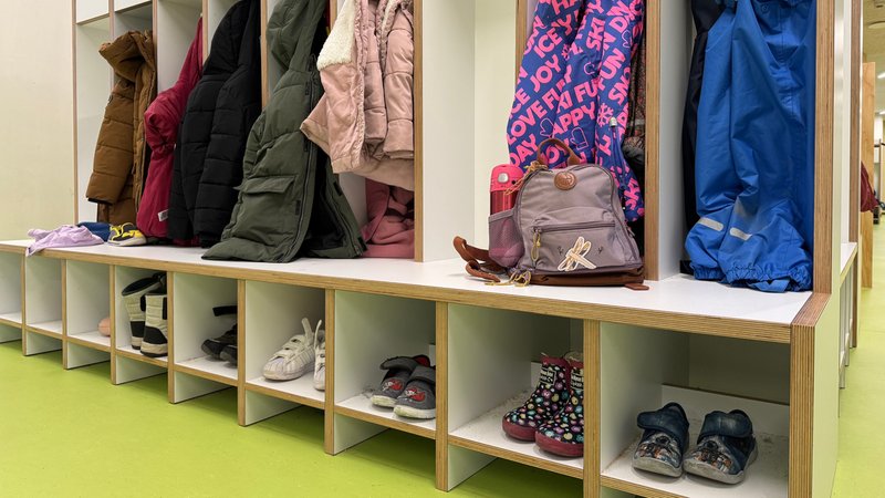 Garderobe in einer Kita in Aschaffenburg | Bild: BR/Alisa Wienand Garderobe in einer Kita in Aschaffenburg
