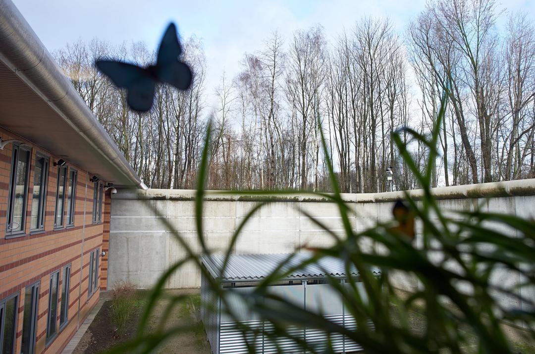 Symbolbild: Blick aus dem Fenster Patienten-Wohngruppe der LWL-Klinik für Forensische Psychiatrie Dortmund