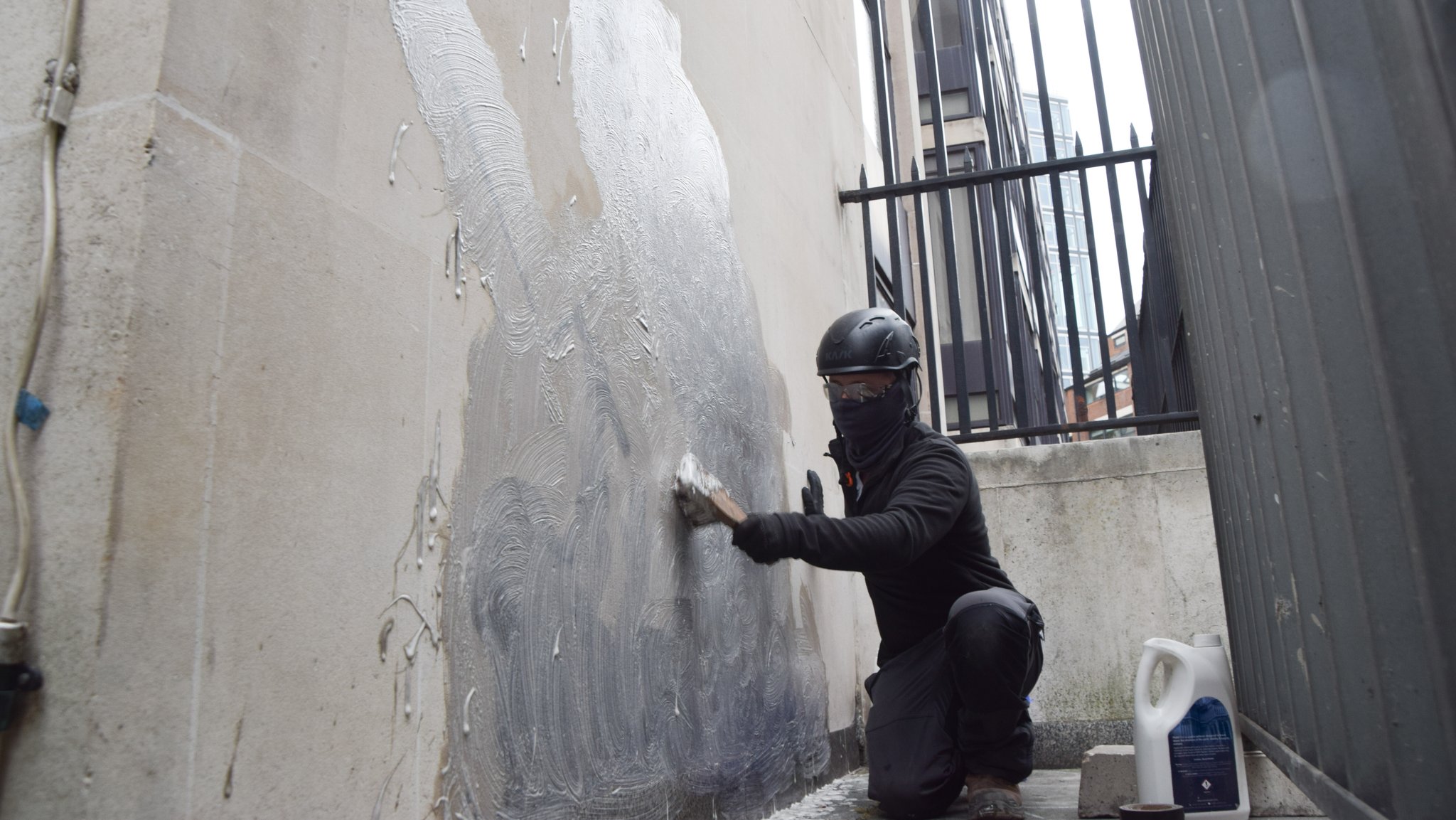 Umstrittenes Graffiti von Banksy in London wurde entfernt