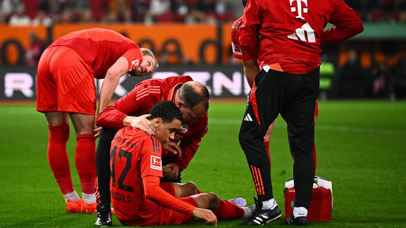 Jamal Musiala verletzt am Boden. | Bild: dpa-Bildfunk/Tom Weller Jamal Musiala verletzt am Boden.