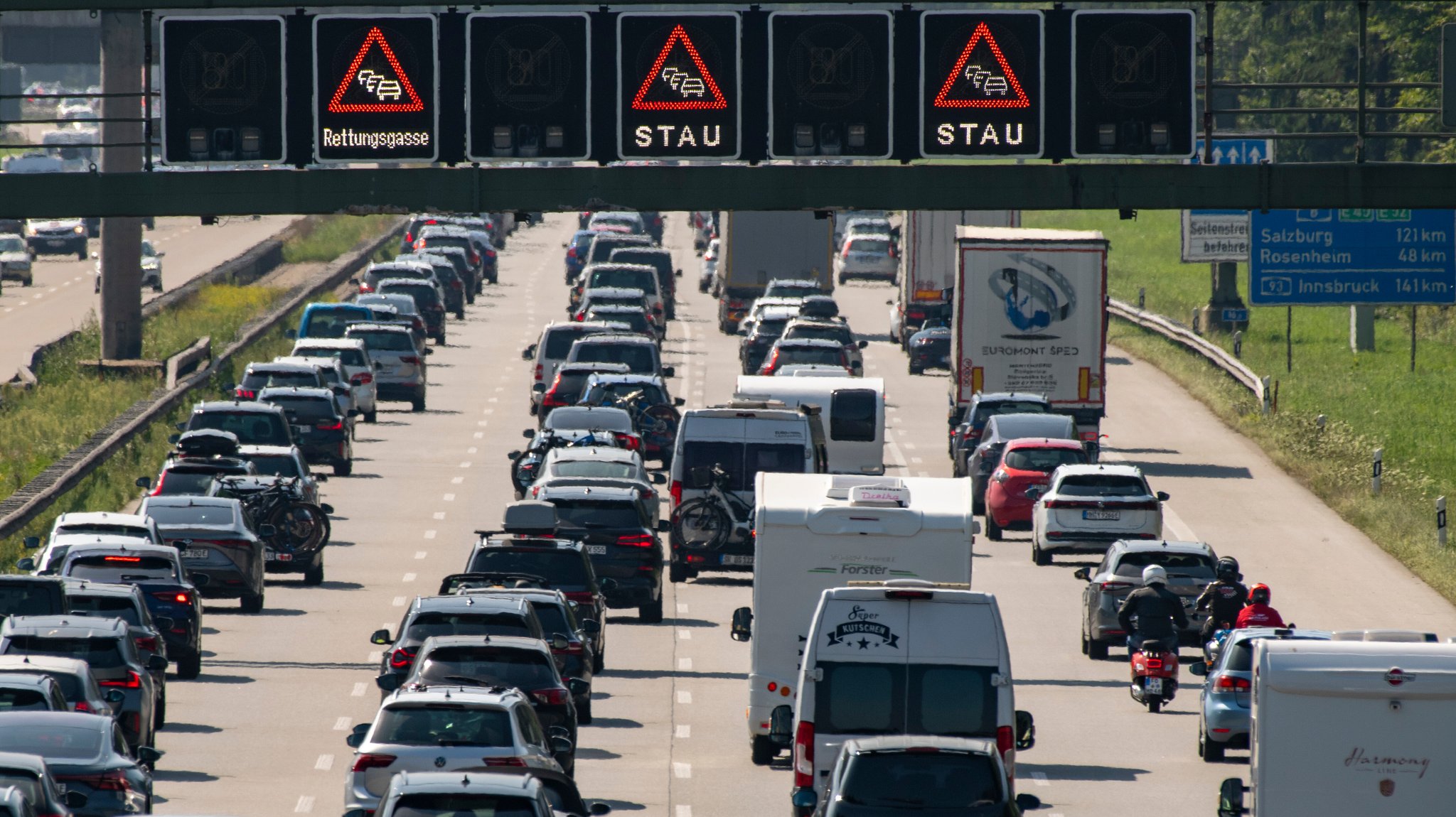 Späturlauber und Oktoberfest: ADAC warnt vor Staus am Wochenende