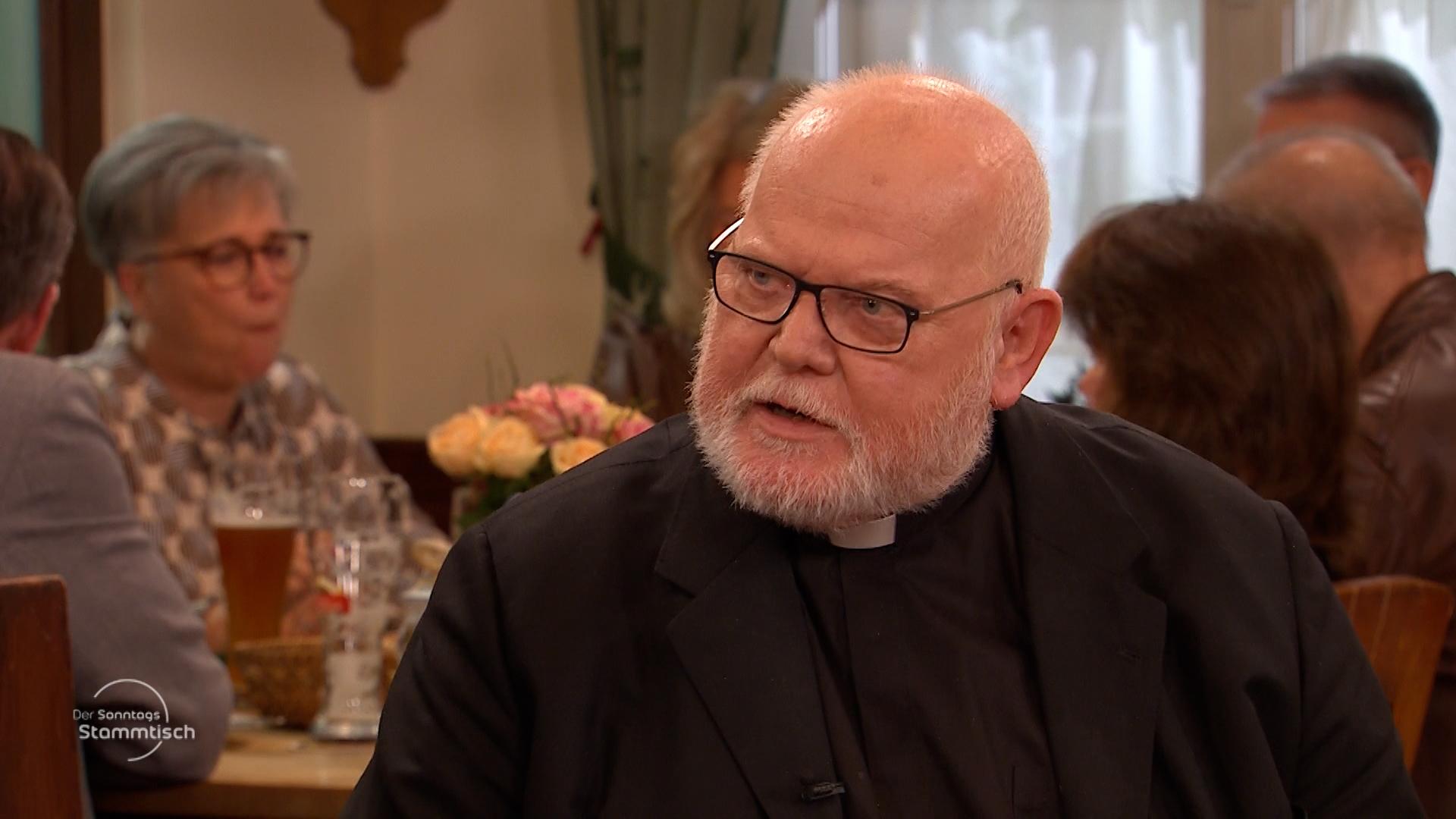 Kardinal Reinhard Marx am Sonntags-Stammtisch