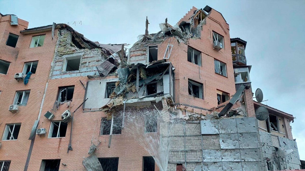 Zerstörtes Wohngebäude in Mykolajiw 