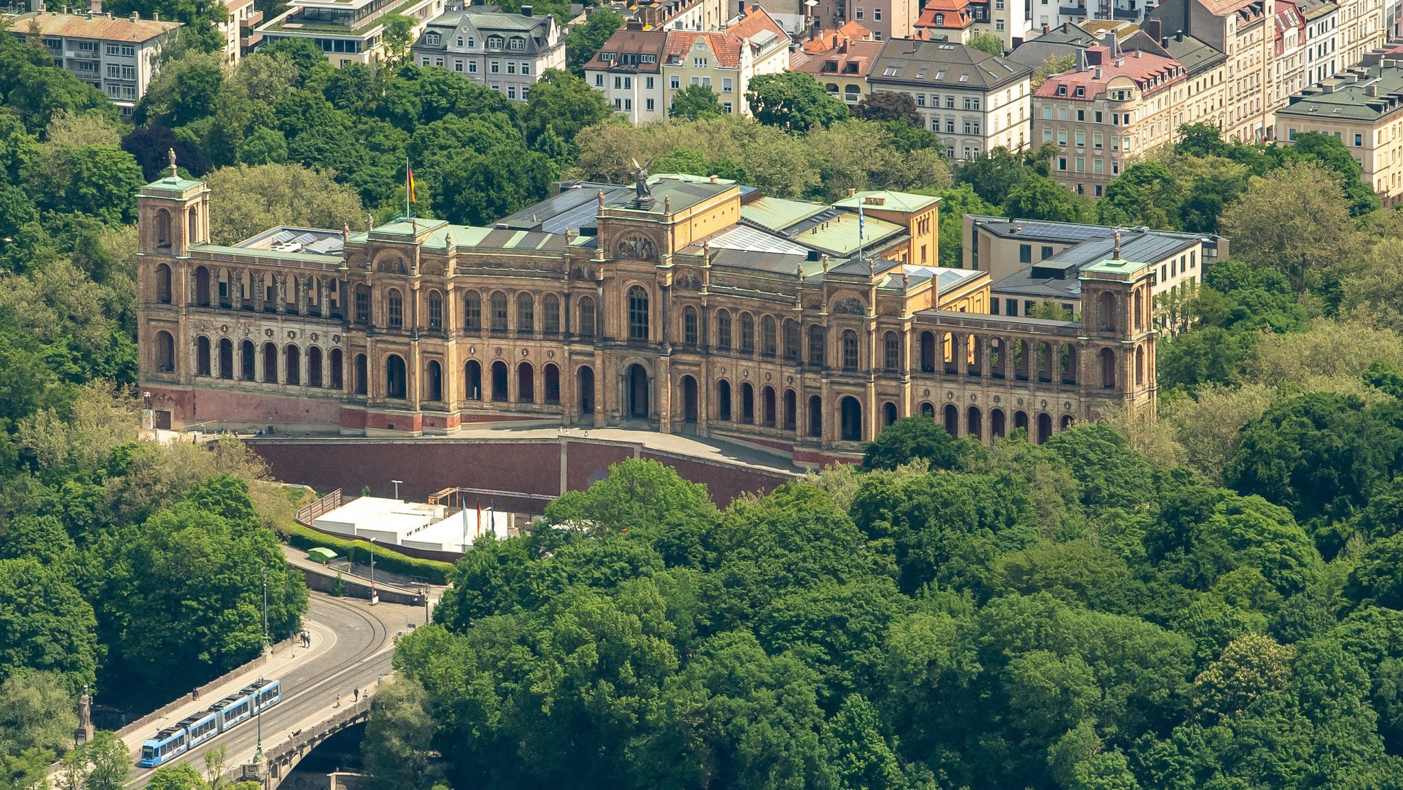 CSU und AfD dagegen: Landtag nicht in Regenbogenfarben