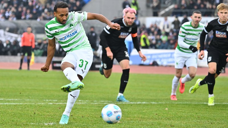 Julian Green schießt Elfmeter | Bild: picture alliance / Sportfoto Zink Julian Green schießt Elfmeter