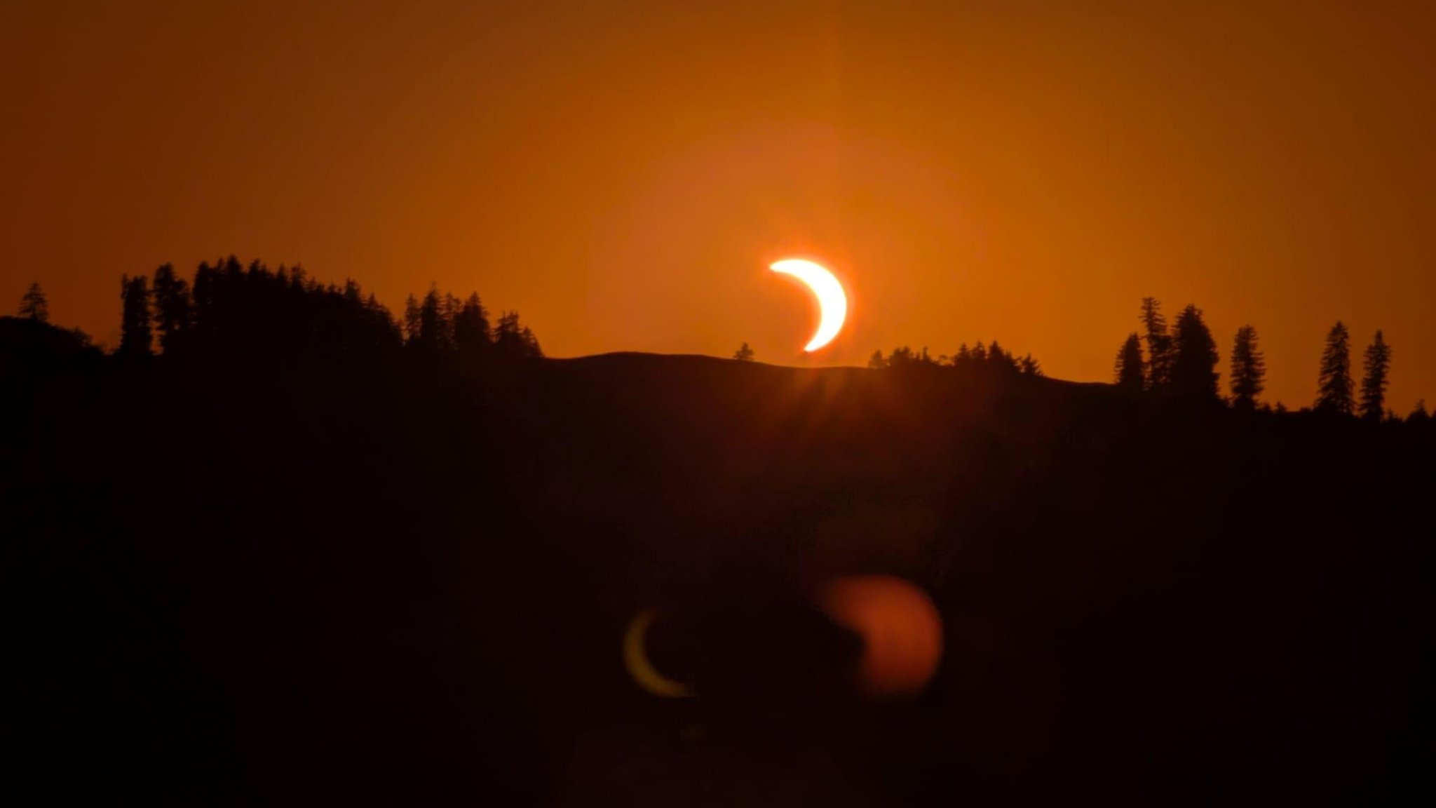 Die Sonne als Sichelmond - die partielle Sonnenfinsternis am 12.08.2026 nahe Roßhaupten am Forggensee. | Bild: BR / Ekkehard Groß Die Sonne als Sichelmond - die partielle Sonnenfinsternis am 12.08.2026 nahe Roßhaupten am Forggensee.
