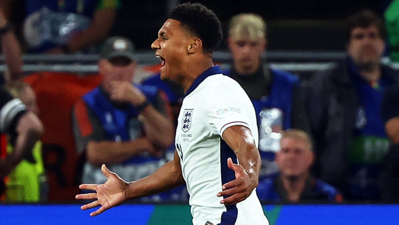 10.07.2024, Nordrhein-Westfalen, Dortmund: Fußball, UEFA Euro 2024, EM, Niederlande - England, Finalrunde, Halbfinale, Stadion Dortmund, Englands Ollie Watkins jubelt über seinen Treffer zum 2:1. | Bild: dpa-Bildfunk/Friso Gentsch 10.07.2024, Nordrhein-Westfalen, Dortmund: Fußball, UEFA Euro 2024, EM, Niederlande - England, Finalrunde, Halbfinale, Stadion Dortmund, Englands Ollie Watkins jubelt über seinen Treffer zum 2:1.