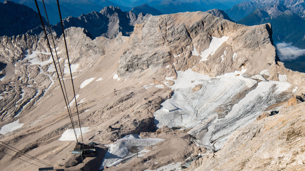 Deutschlands höchster Berg mit immer weniger dauerhaftem Eis: die Zugspitze, Aufnahme aus dem September 2019.