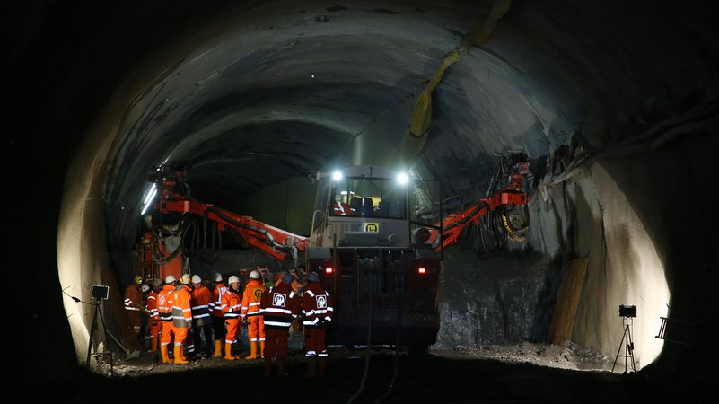 Archivbild: Arbeiten im Tunnel bei Oberau | Bild: picture alliance / SZ Photo | Johannes Simon Archivbild: Arbeiten im Tunnel bei Oberau
