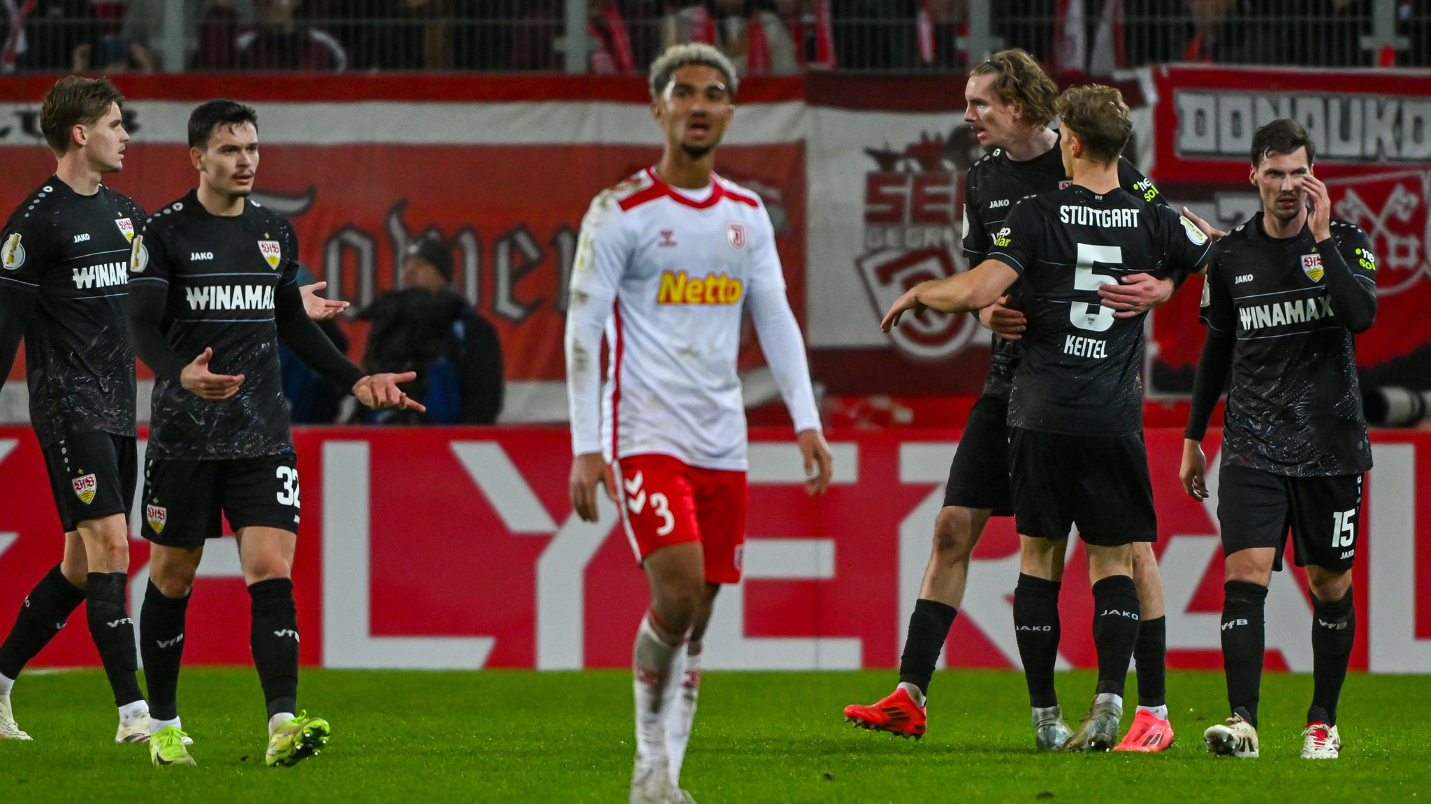 SSV Jahn Regensburg - VfB Stuttgart, Spielszene 