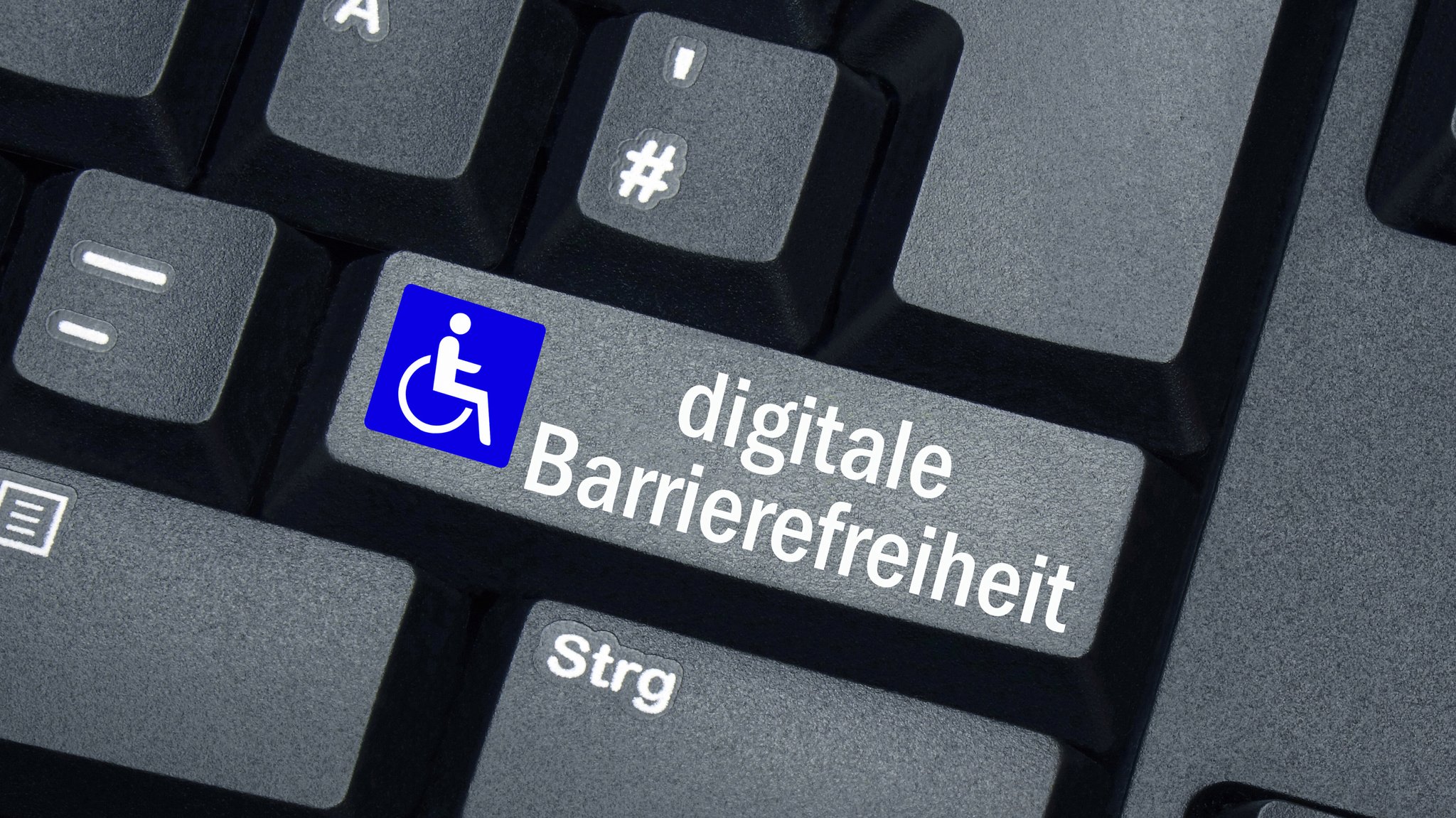  Auf einer Computertastatur steht der Schriftzug digitale Barrierefreiheit.