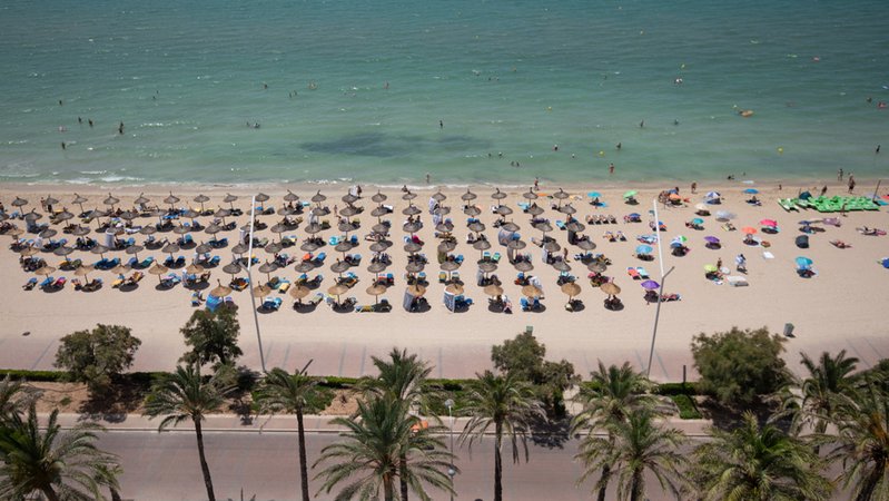 Strand auf Mallorca | Bild: dpa-Bildfunk/Clara Margais Strand auf Mallorca