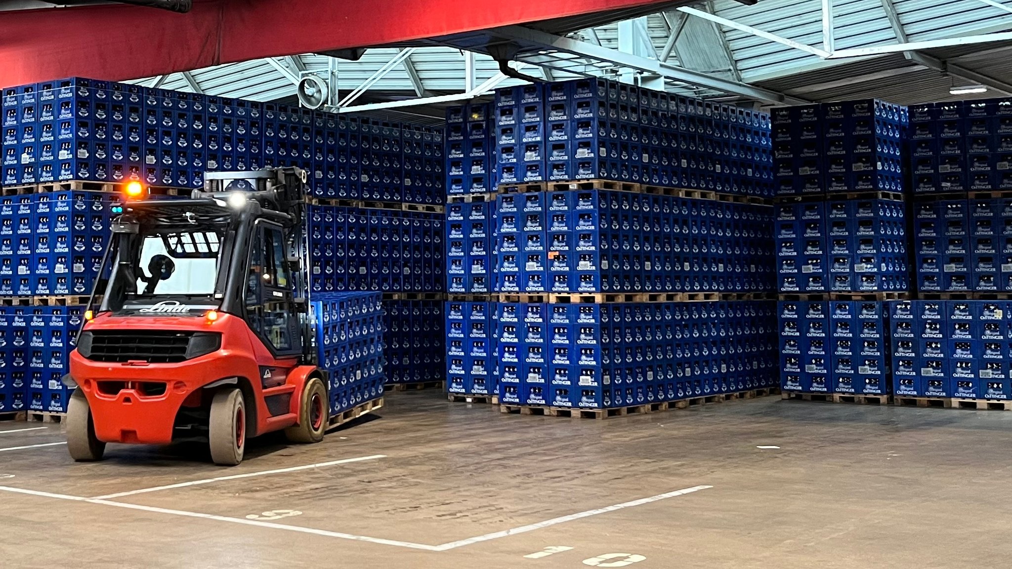 Das Lager der Brauerei Oettinger am Hauptsitz in Oettingen.