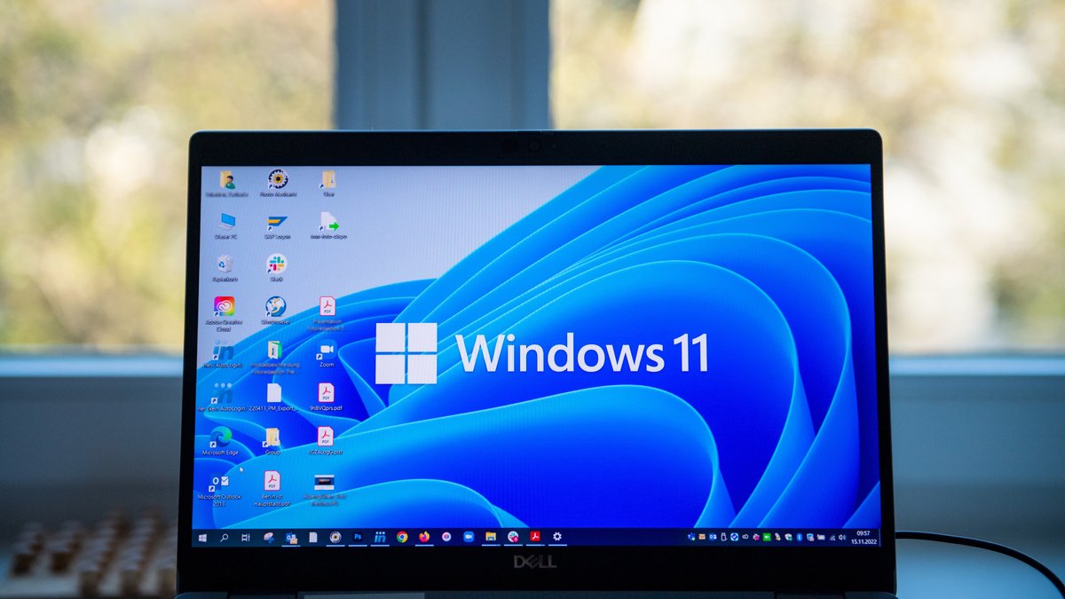Der Schriftzug Windows 11 ist auf einem Laptop-Bildschirm zu sehen, aufgenommen am 14.11.2022 in Berlin